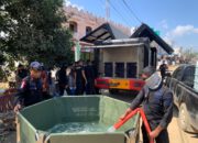 Polri Salurkan Air Bersih dan Bagikan Masker untuk Warga Terdampak Banjir di Nagan Raya