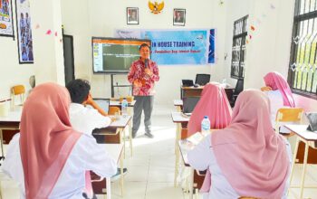In House Training SRMP 21 Manado Perkuat Peran Guru Dukung Pendidikan Anak Keluarga Rentan