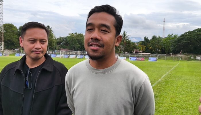 Coach Feryandes Rozialta Resmi Latih Persma Manado 1960