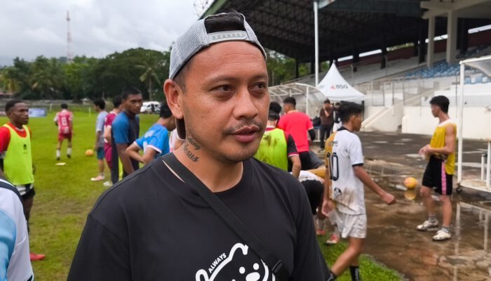 Seleksi Persma Hari Kedua, Dirga Lasut Apresiasi Teknik Dasar Para Pemain Muda Lokal