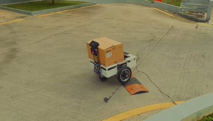 Ilmuwan Indonesia Temukan Robot CARRIE Solusi Pengantar Barang di Lingkungan Industri