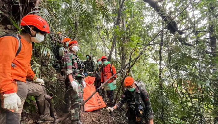 Sudah 6 Korban Ditemukan Kecelakaan Pesawat ATR 42-500 di Pegunungan Bulusaraung, Maros