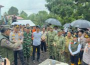 Gubernur Sulut Yulius Selvanus Tinjau Warga yang Terdampak Banjir Bandang dan Tanah Longsor di Pulau Siau