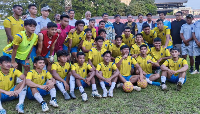 Tinjau Tim Persma Manado Berlatih, Gubernur YSK Beri Motivasi dan Tugas untuk Pemain dan Manajemen
