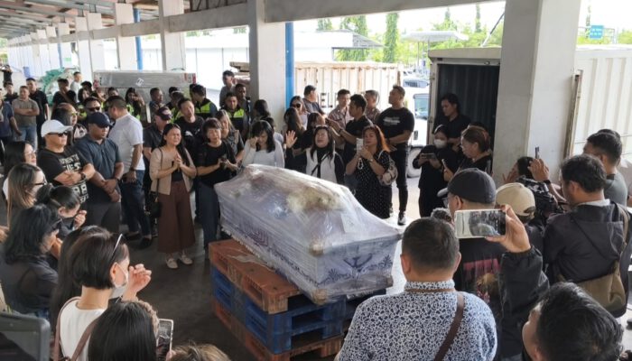 Jenazah Florensia Lolita Wibisono Tiba di Bandara Sam Ratulangi Manado