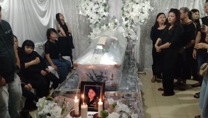 Jenazah Florensia Lolita Wibisono Tiba di Rumah Duka di Tondano