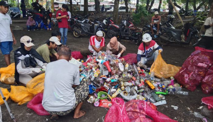MUI Resmi Keluarkan Fatwa Haram Hukumnya Buang Sampah di Sungai, Laut dan Danau
