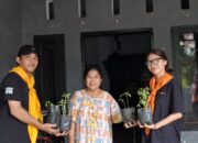 Kampanye Urban Farming, Komunitas Pecinta Alam Bagikan Bibit Cabai dan Kemangi kepada Warga Kelurahan Molas