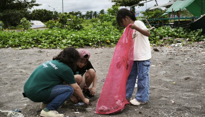 Peduli Soal Sampah, SD Wonder School Laksanakan Aksi Bersih-Bersih Pantai Karangria Manado