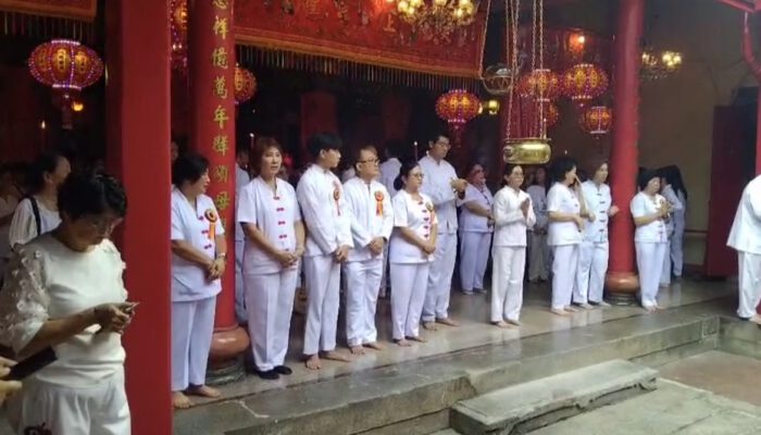 Jelang Imlek 2026, Umat Tridharma Kota Manado Sembahyang Syukur di Kelenteng Ban Hing Kiong