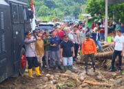 Pastikan Penanganan Pasca Banjir Berjalan Baik, Wakapolda Sulut Tinjau Desa Solimandungan