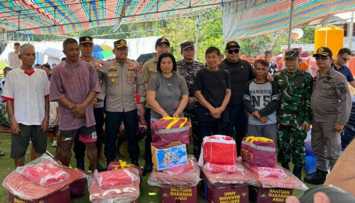 Polres Sangihe Bersama Forkopimda Salurkan Bantuan dan Berikan Trauma Healing Pascagempa di Pulau Terluar