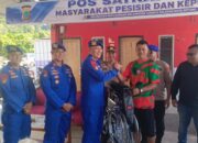 Ditpolairud Polda Sulut Salurkan Sembako dan Kursi Roda untuk Warga Pesisir Pulau Lembeh